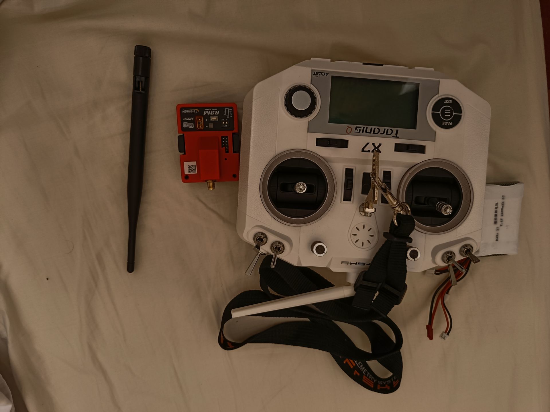 TARANIS QX7 más amplificador señal R9M (3174)